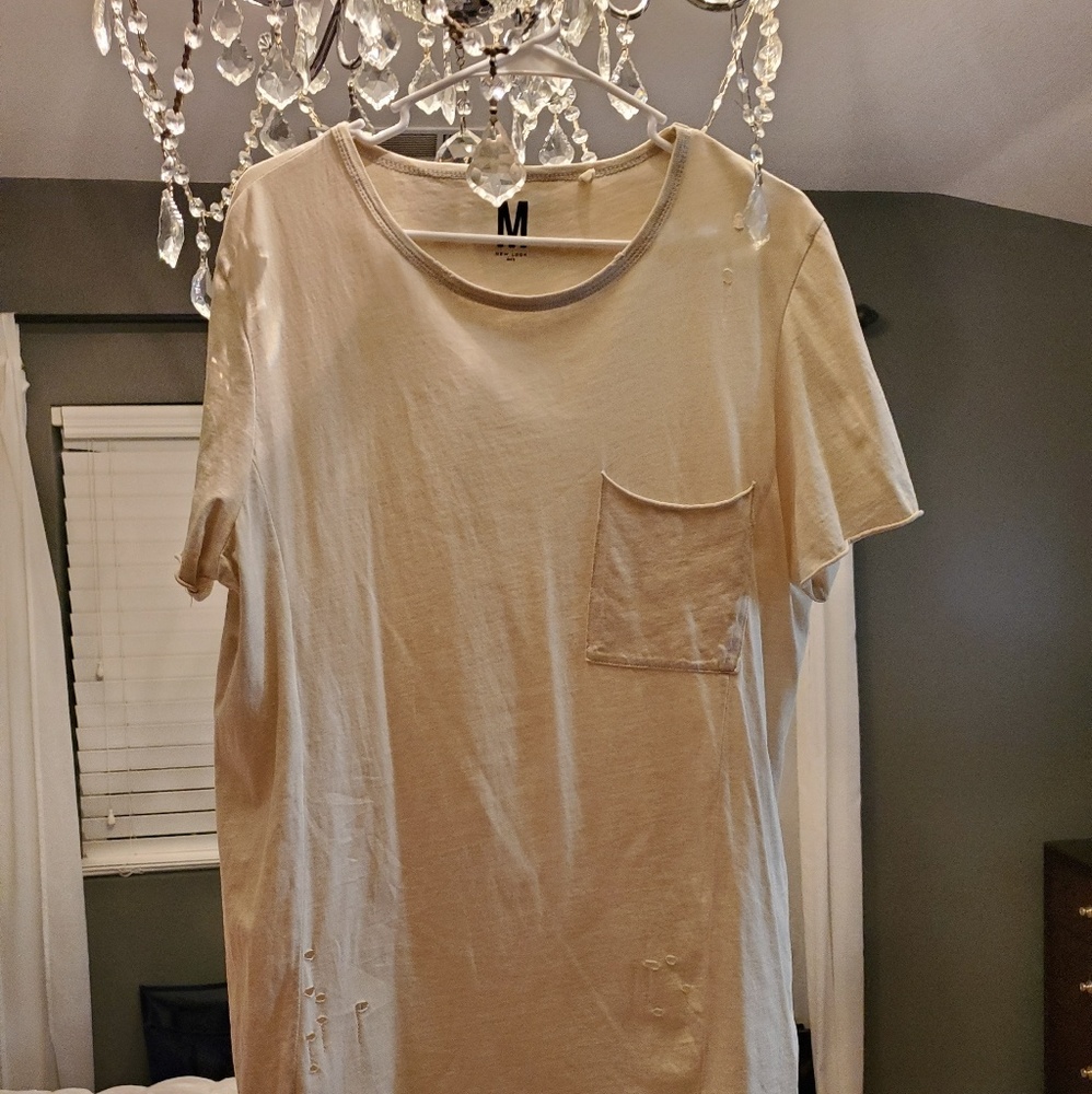 Mens long distressed tee never worn
